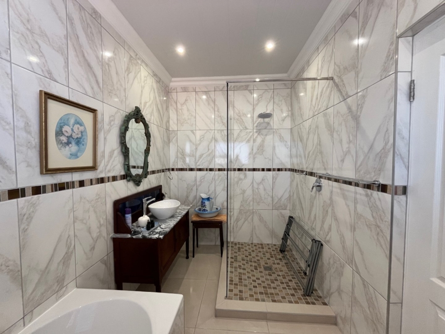 3 Bedroom Property for Sale in Outeniqua Strand Western Cape